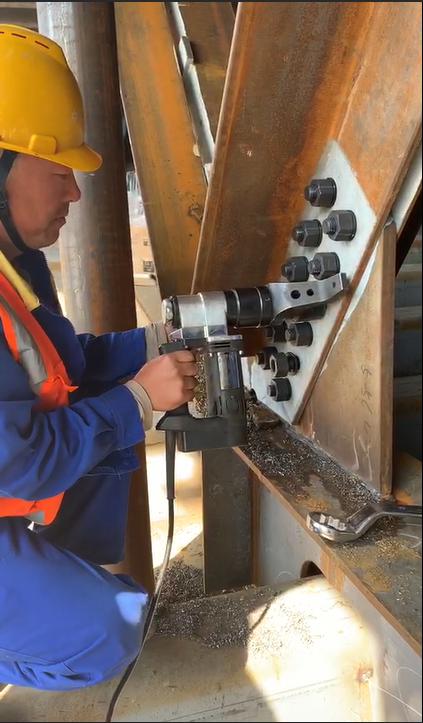 山東漢普電動扭矩扳手施工現(xiàn)場